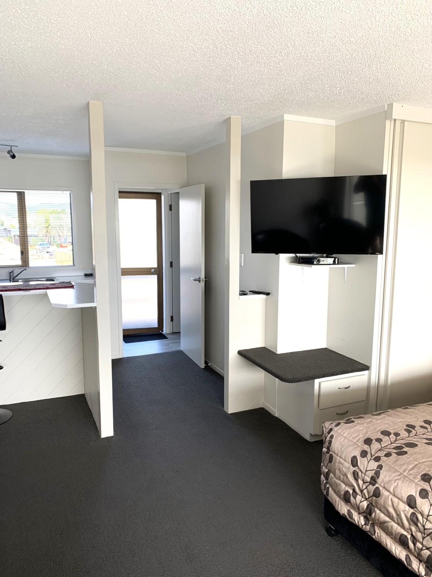 The Oceanside Motel Уитианга Екстериор снимка